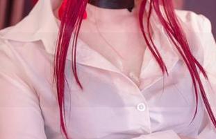 Sally Dorasnow又发新作，原图里的长腿真让人像个傻瓜一样盯着！